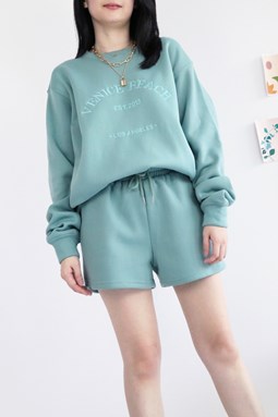 STATEMENT SWEATER AND SHORTS IN TURQUOISE