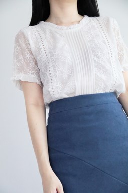 RUFFLE EMBROIDERED PLEATED TOP IN WHITE