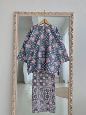 KURUNG BATIK FATEEMA ( Ashgrey Pink Flower )