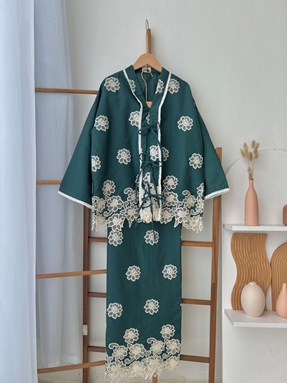 NAURA KURUNG ( EMERALD )