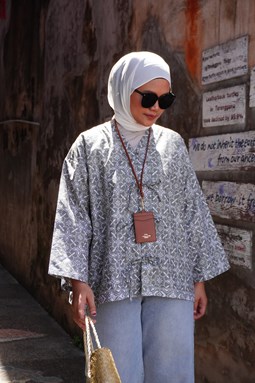ZEINAB BATIK TOP ( Sage FC004 )
