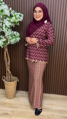 Kurung Julia (Mom)