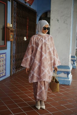 SERI ANGGUN KURUNG ( Nude  )