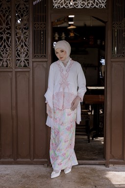 KEBAYA SERUNI ( White Pink )