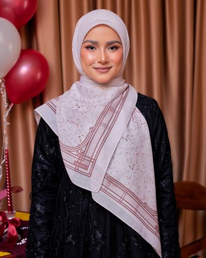 9TH ANNIVERSARY : RHEA