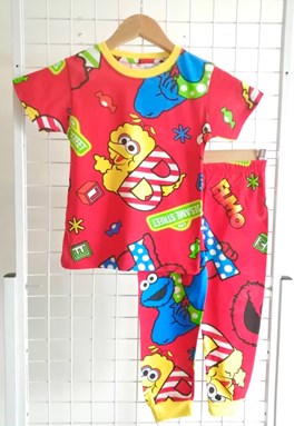 SIZE 12 - 14 BIG KIDS Pyjamas SESAME STREET CANDY ABC RED  (GL)