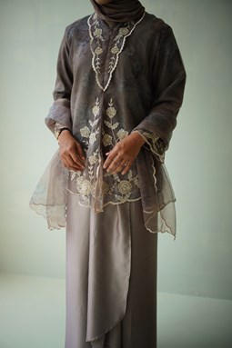 KEBAYA PURNAMA ( Cocoa Ash )