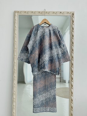 KURUNG BATIK FATEEMA ( Grey Brown )