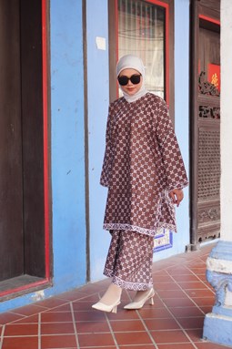 SERI ANGGUN KURUNG ( Brown )