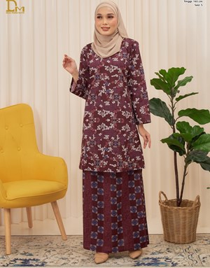 KURUNG PAHANG BATIK DAMIA PS3-1 in Burgundy