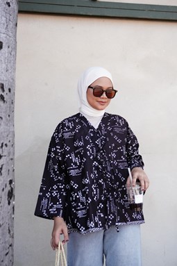 ZEINAB BATIK TOP ( BLACK 012 )