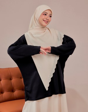 KNITTED TOP - BLACK