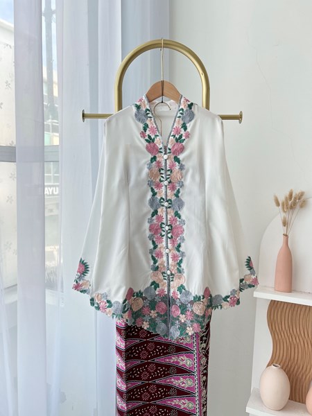 KEBAYA PUSPA