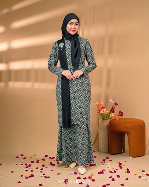 AYSHA KURUNG - CHARLOTTE