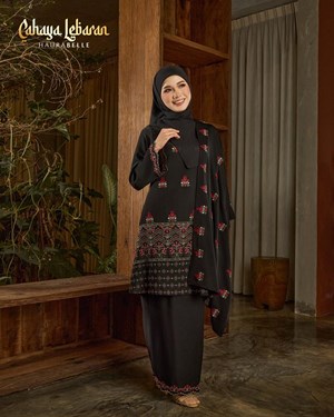 KHADIJA KURUNG - BLACK