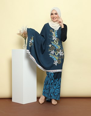 BATIK TIARAZ LIA 22 in Dark Blue