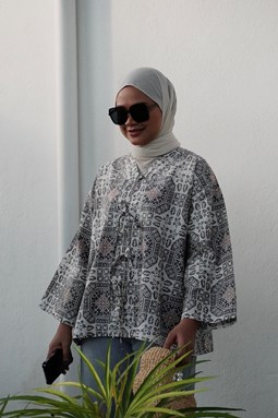 ZEINAB BATIK TOP ( White Grey 018 )
