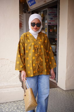 ZEINAB BATIK TOP ( Polka Olive )