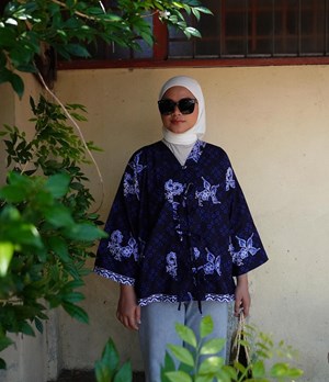 ZEINAB BATIK TOP ( NAVY )