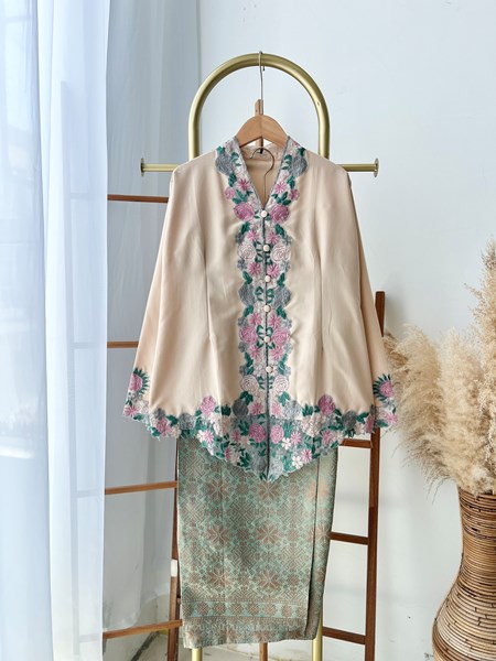 KEBAYA PUSPA ( WITH SONGKET )