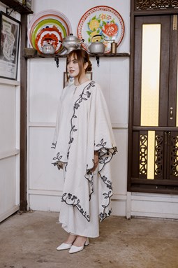 PREORDER : KURUNG CENDANA  ( White Stripes )