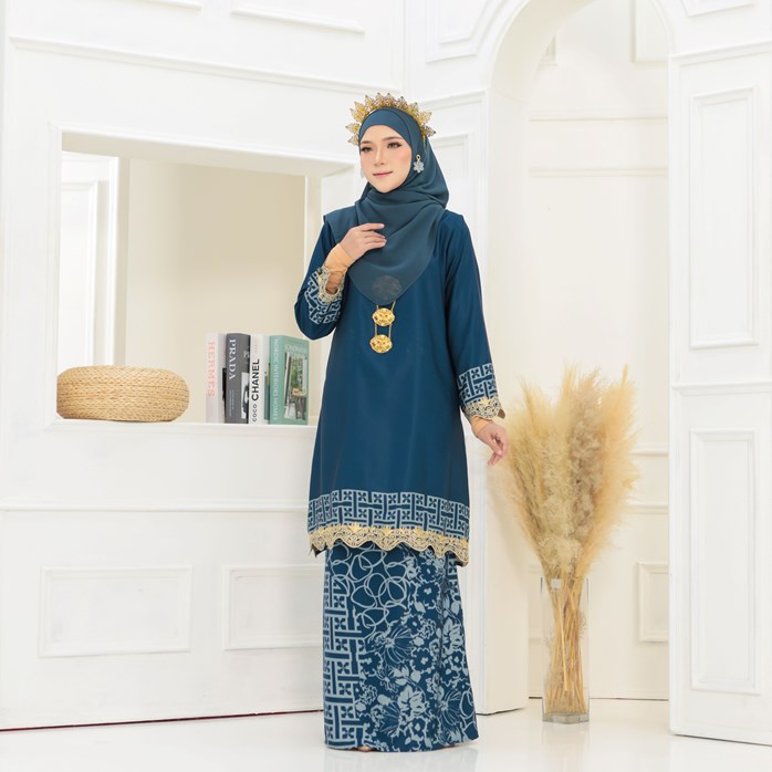 Kurung Sulam Darina – Black (Copy)