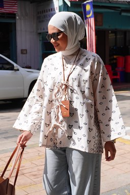 ZEINAB BATIK TOP ( Milk B4002 )