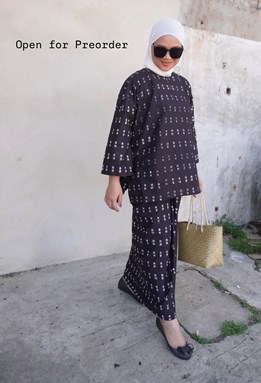 [ PREORDER ] KURUNG BATIK FATEEMA ( Black Four )