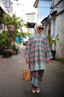 SERI ANGGUN KURUNG ( Green Pink )
