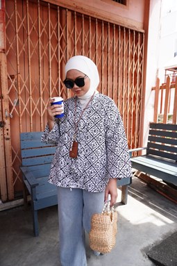 ZEINAB BATIK TOP ( WHITE BLACK )