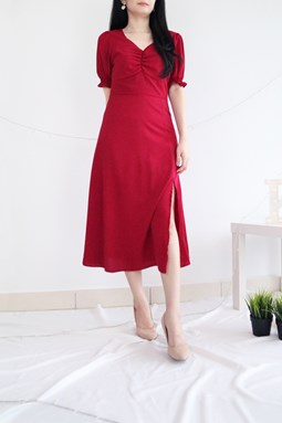 SWEETHEART NECKLINE FRONT SLIT MIDI DRESS IN MAROON