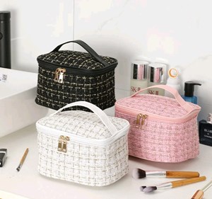 MAKEUP BAG