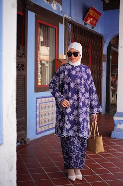 SERI ANGGUN KURUNG ( Navy Flower  )