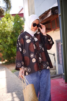 ZEINAB BATIK TOP ( Black Flower ZT023 )