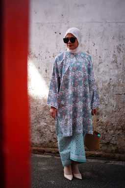 SERI ANGGUN KURUNG ( Green Pink Flower )