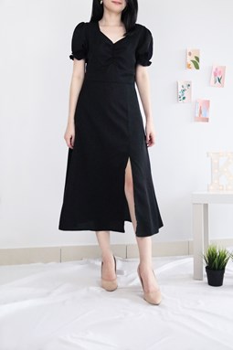 SWEETHEART NECKLINE FRONT SLIT MIDI DRESS IN BLACK