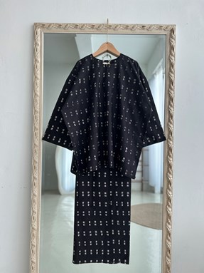KURUNG BATIK FATEEMA ( Black Four )