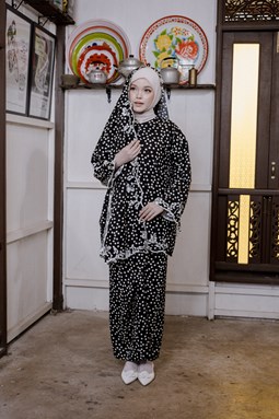PREORDER : KURUNG CENDANA  ( Black Polka )