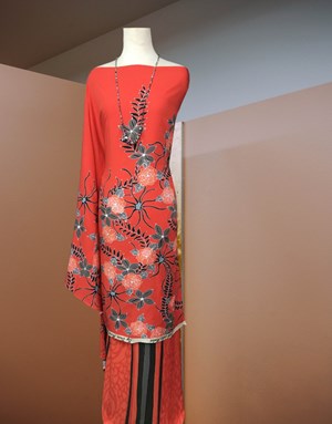 BATIK LUKIS MODEN NIK 07 in Red Chilli