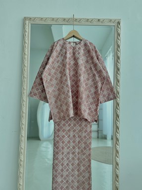 KURUNG BATIK FATEEMA ( Brown Nude Square )