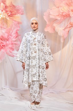 KEBARUNG CHE KIAH ( OffWhite )