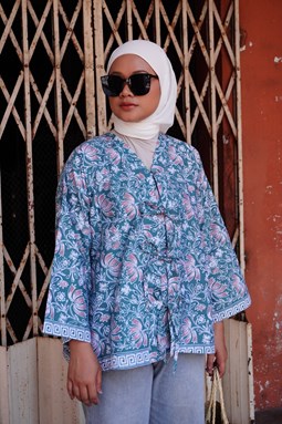 ZEINAB BATIK TOP ( GREEN NUDE FLOWER )