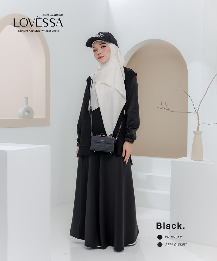 LOVESSA SUIT IRONLESS IN BLACK