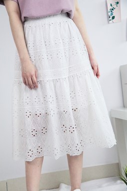 EYELET EMBROIDERED MIDI SKIRT IN WHITE