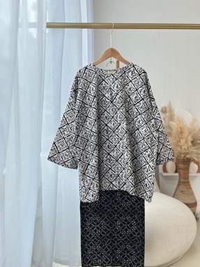 KURUNG BATIK FATEEMA ( BLACK WHITE )