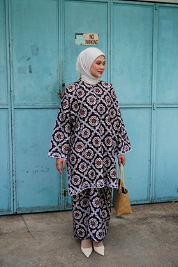 SERI ANGGUN KURUNG ( Black Abstract )