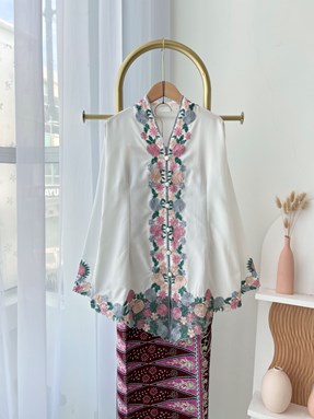 KEBAYA PUSPA